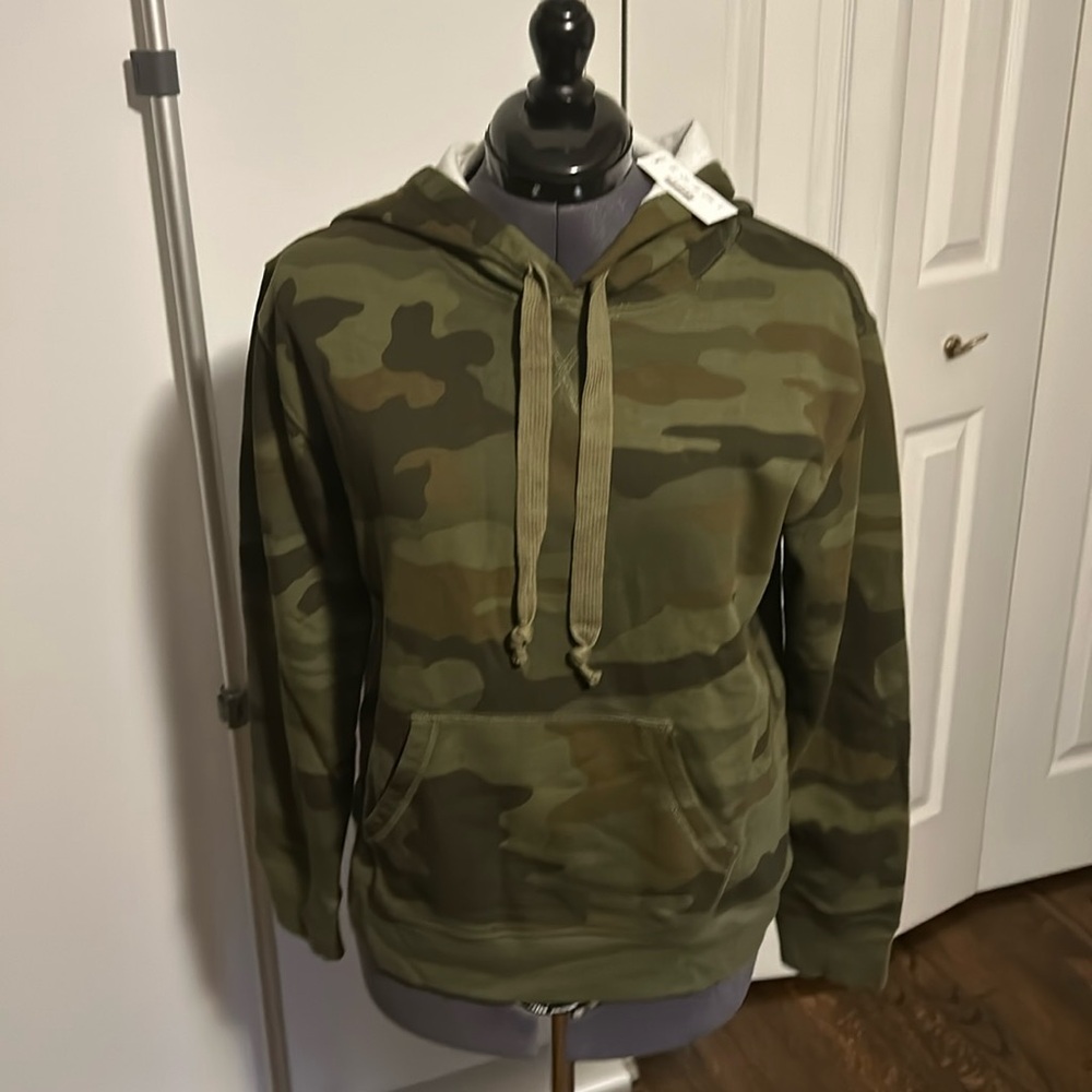 NWT Super cozy, fleece hoodie sweatshirt in camo by J CREW Size S
